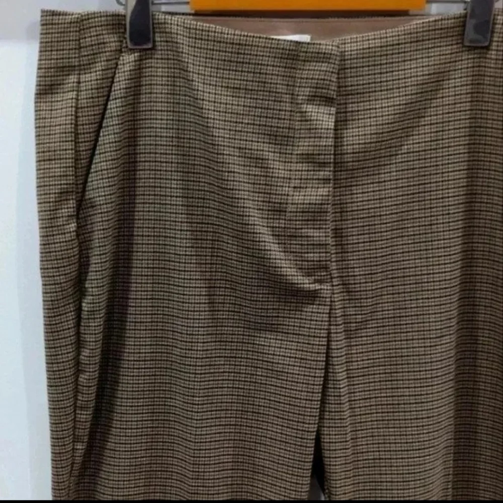 H&M | Women's  Taupe/Black Checkered Woven High-Waisted Flare Pants - Picture 6 of 7